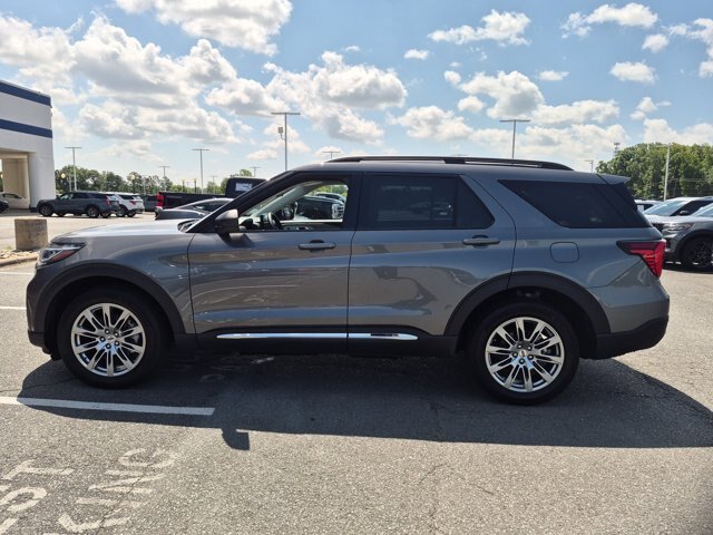 Certified 2025 Ford Explorer Active w/ Active Comfort Package AWD/4WD image 7