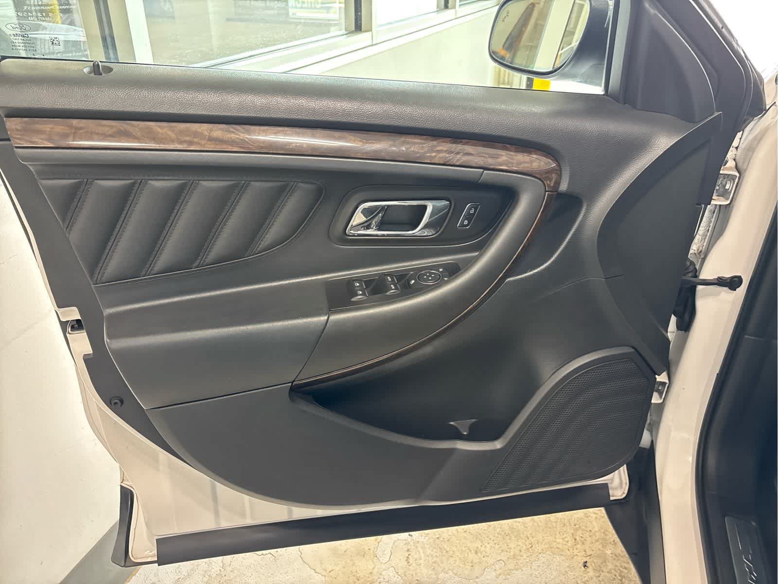 Certified 2018 Ford Taurus Limited AWD/4WD image 24