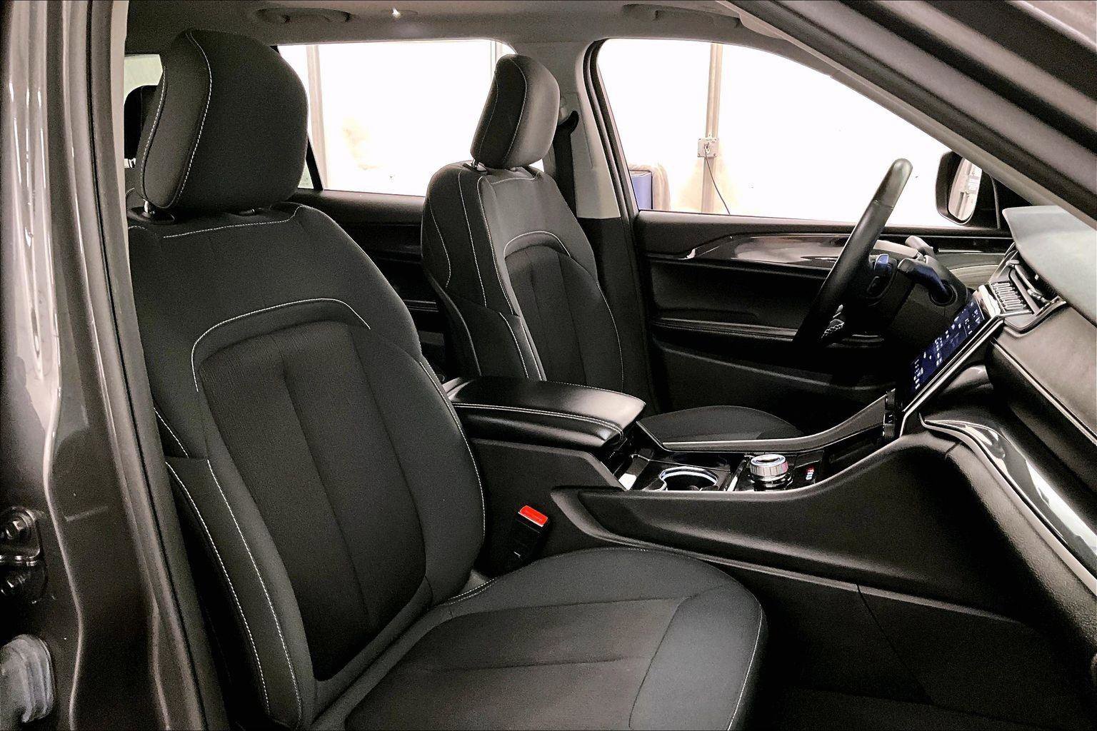 Used 2021 Jeep Grand Cherokee L Laredo w/ Luxury Tech Group I image 7