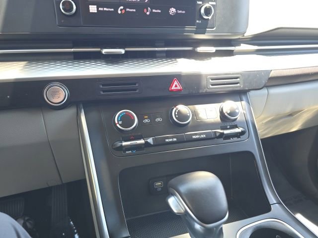 Used 2024 Kia Carnival LX FWD image 15