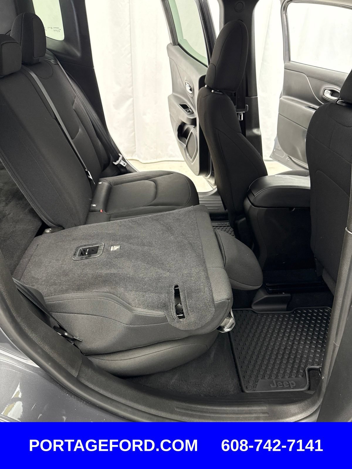 Used 2023 Jeep Renegade Latitude AWD/4WD image 35