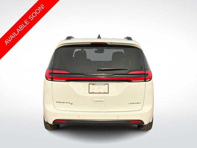 Used 2025 Chrysler Pacifica Limited FWD image 7