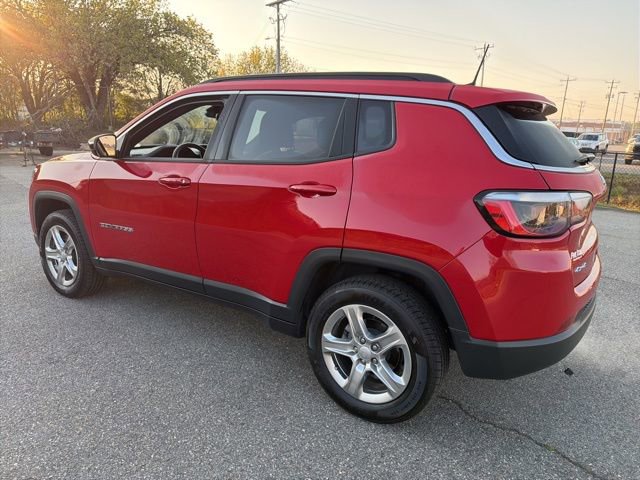 Used 2023 Jeep Compass Latitude image 5