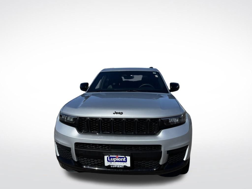 Used 2024 Jeep Grand Cherokee L Altitude image 11
