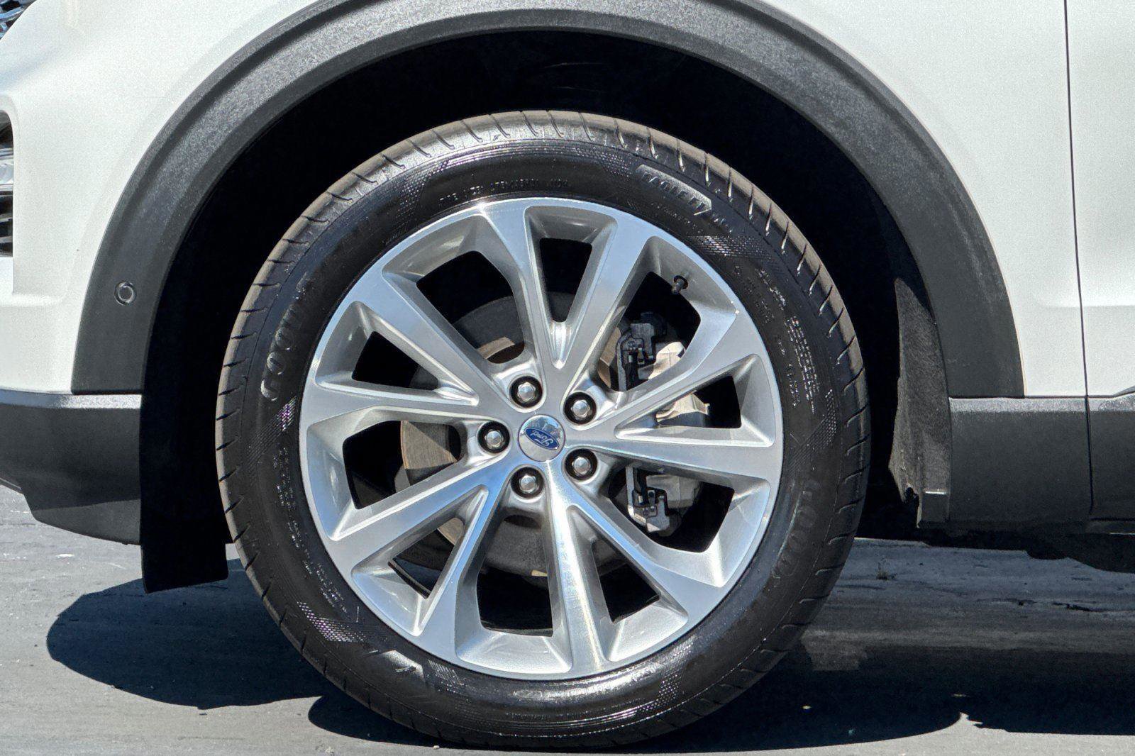 Certified 2021 Ford Explorer Platinum w/ Equipment Group 601A image 33