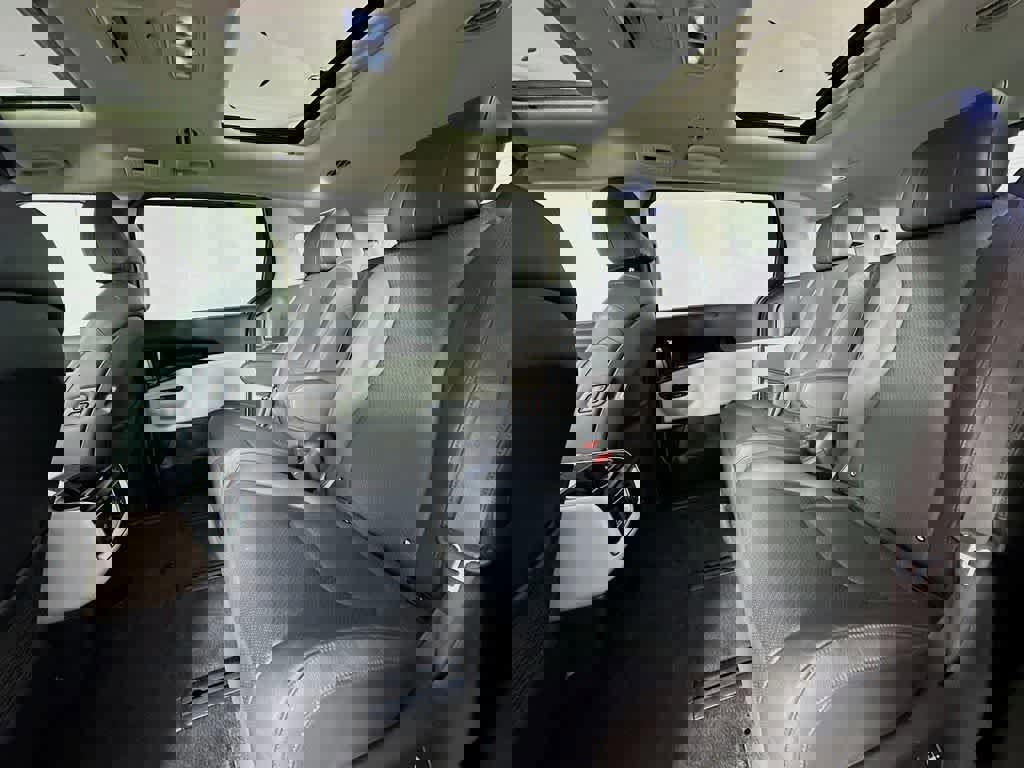 Used 2023 Kia Carnival SX Prestige image 16