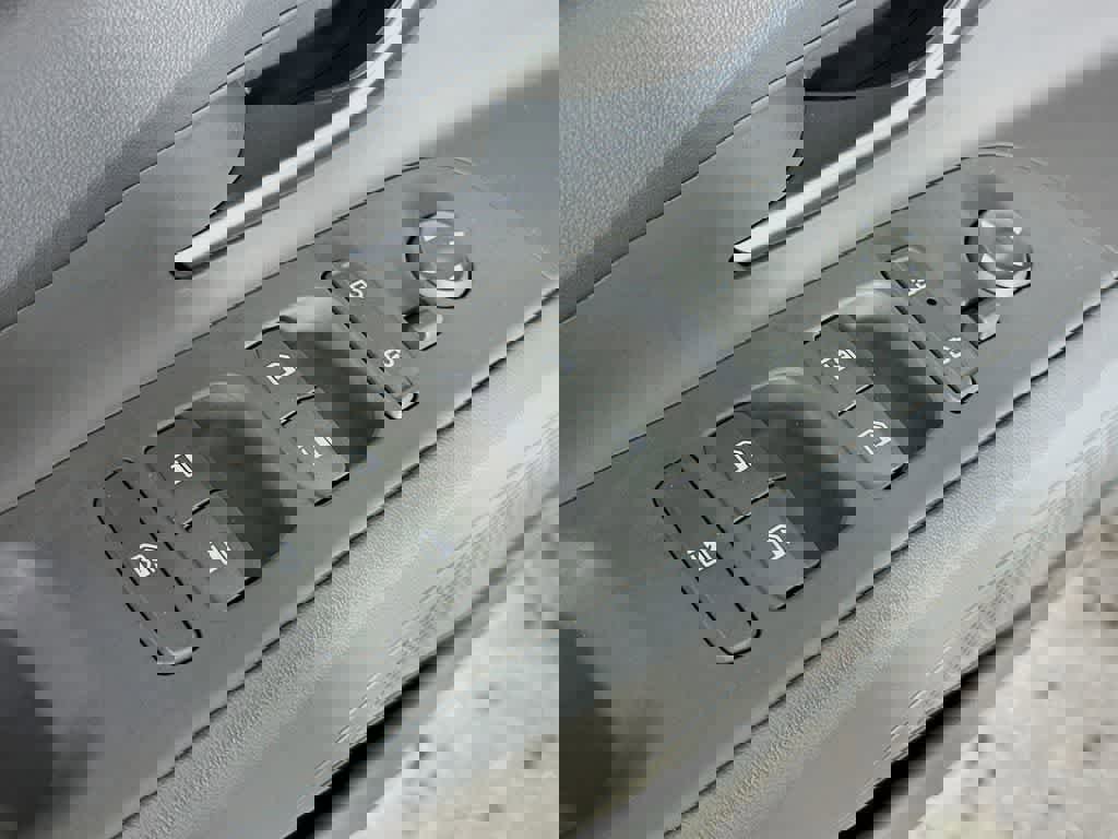 Used 2024 Hyundai Elantra SEL image 28