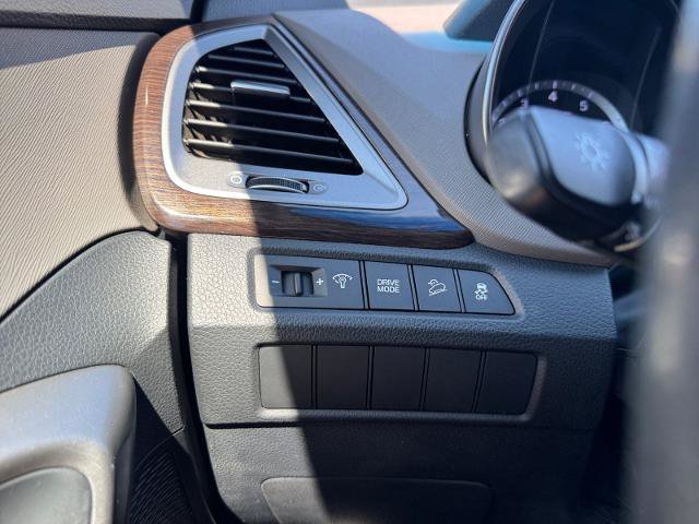 Used 2018 Hyundai Santa Fe SE FWD image 19