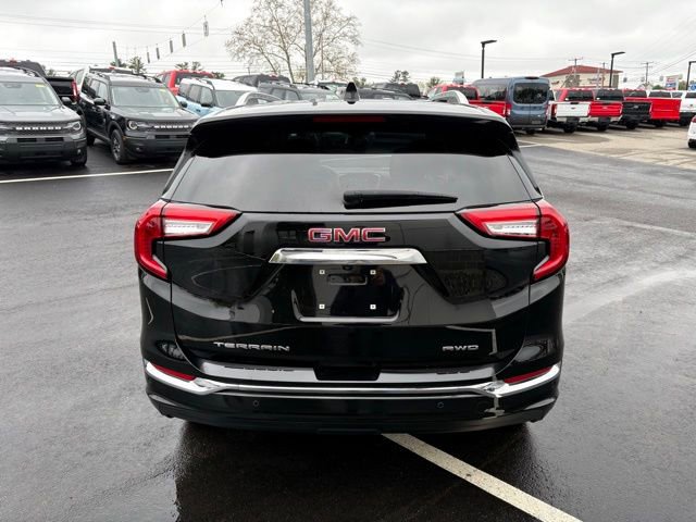 Used 2024 GMC Terrain Denali w/ Denali Premium Package AWD/4WD image 4