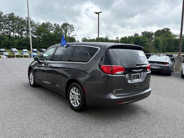 Used 2023 Chrysler Voyager LX FWD image 5
