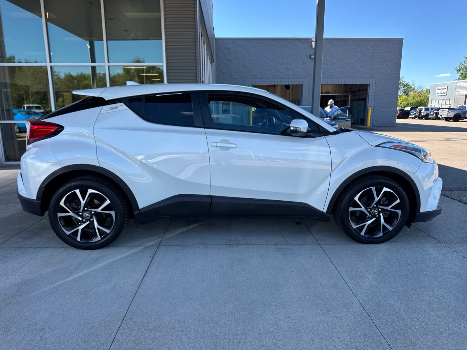 Used 2018 Toyota C-HR XLE FWD image 9