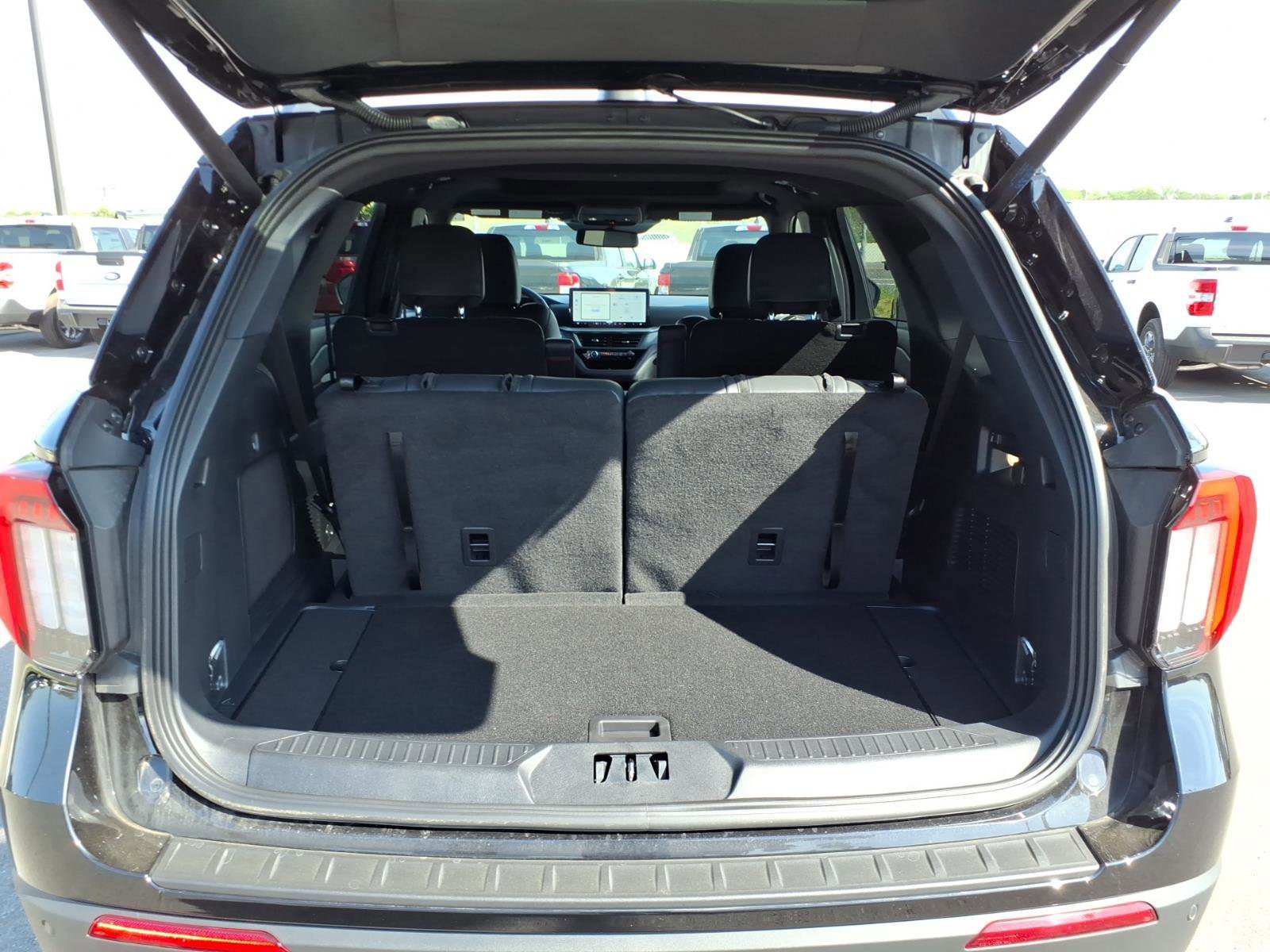 Certified 2025 Ford Explorer ST-Line w/ Premium Package image 9