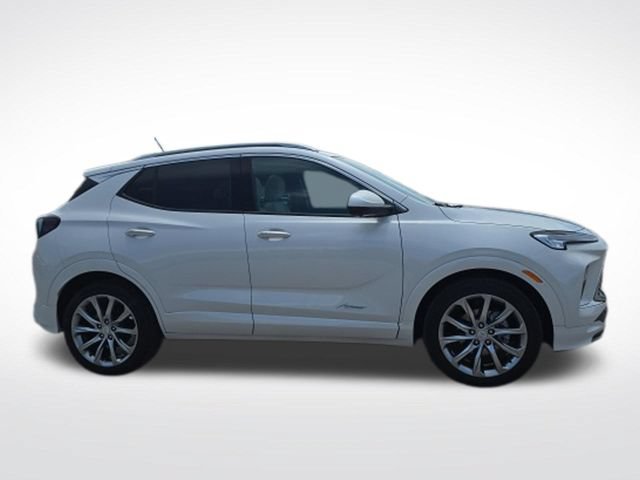 Used 2025 Buick Encore GX Avenir w/ Avenir Technology Package FWD image 1