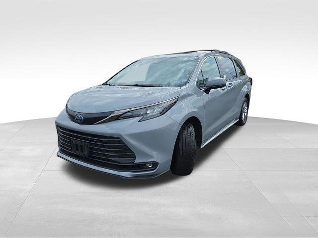 Used 2022 Toyota Sienna XLE Woodland Edition AWD/4WD image 4