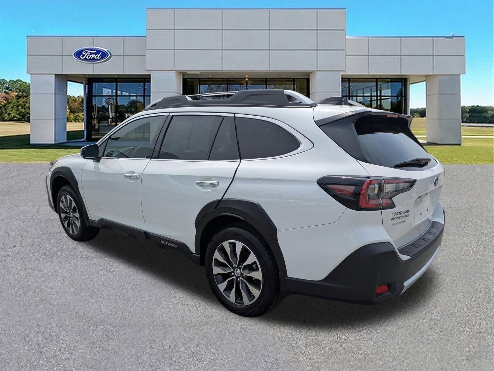 Used 2025 Subaru Outback Touring w/ Popular Package #2 AWD/4WD image 2