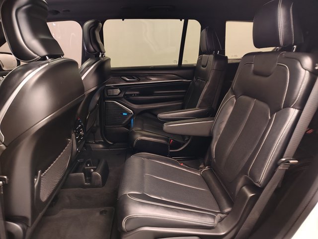 Used 2022 Jeep Grand Cherokee L Overland w/ Luxury Tech Group IV AWD/4WD image 24