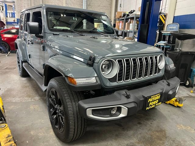 Used 2025 Jeep Wrangler Unlimited Sahara AWD/4WD image 4