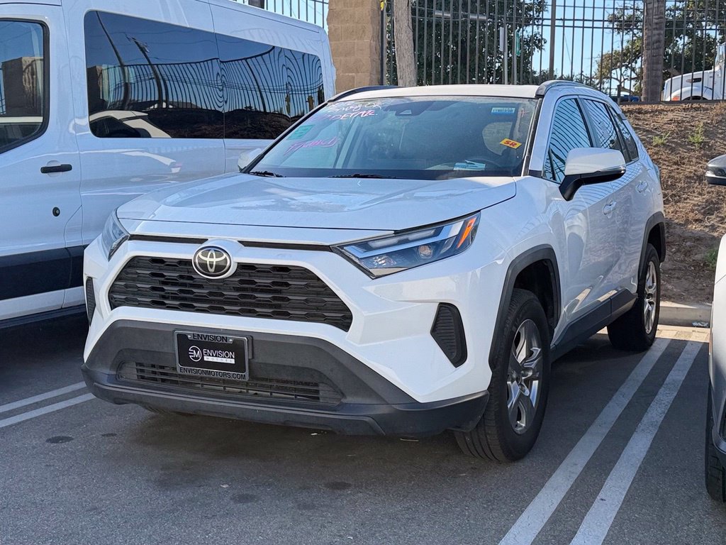Used 2022 Toyota RAV4 XLE w/ Convenience Package FWD image 3
