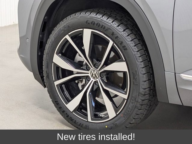 Used 2024 Volkswagen Atlas SEL Premium R-Line AWD/4WD image 2