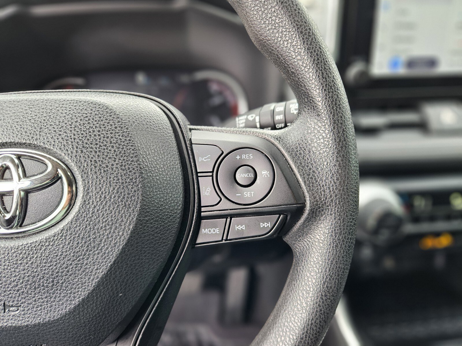 Used 2023 Toyota RAV4 XLE image 29