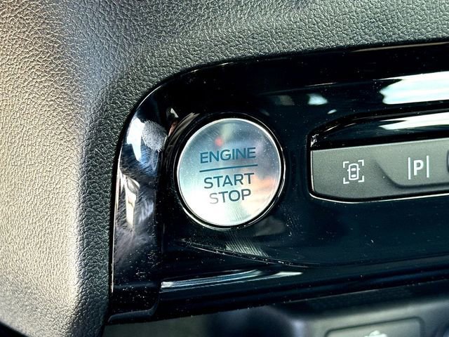 Certified 2024 Ford Escape ST-Line Elite w/ Premium Technology Package image 17