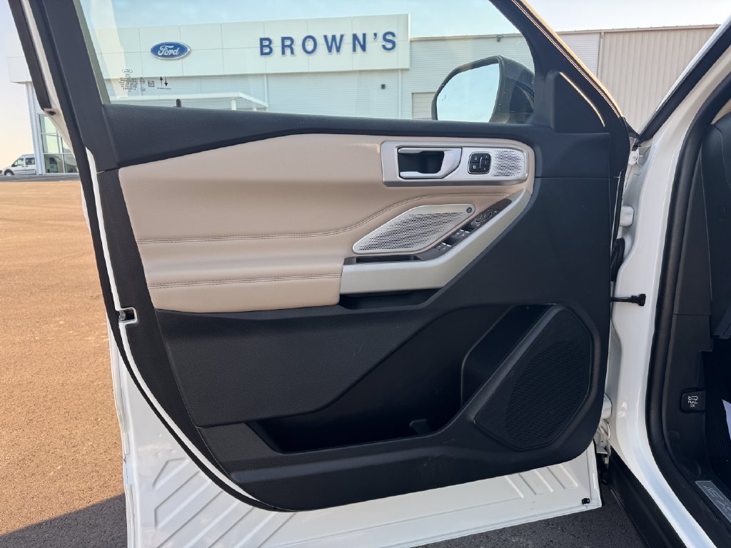 Certified 2023 Ford Explorer Limited w/ Limited Technology Package AWD/4WD image 18