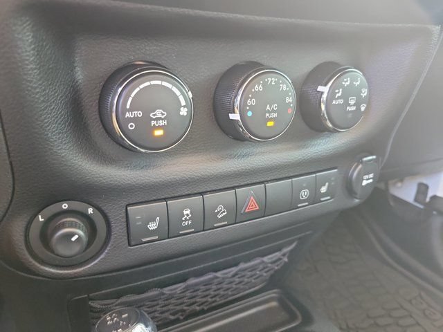 Used 2017 Jeep Wrangler Unlimited Sahara w/ Max Tow Package AWD/4WD image 30