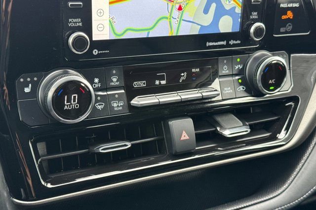 Used 2022 Toyota Highlander XLE image 24