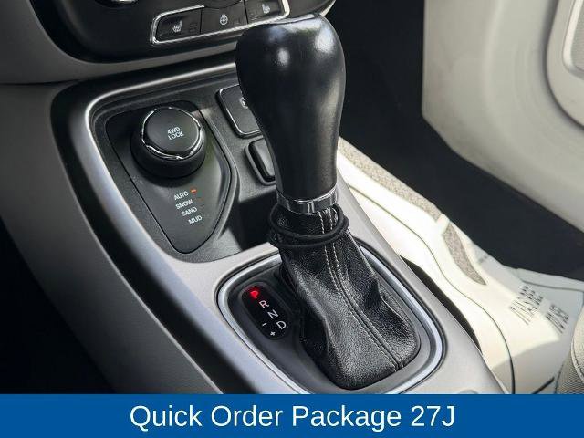 Used 2018 Jeep Compass Latitude w/ Cold Weather Group AWD/4WD image 6
