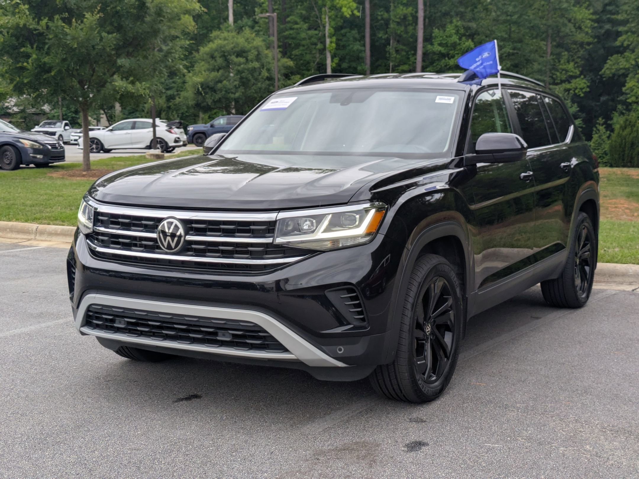 Used 2022 Volkswagen Atlas SE w/ Black Wheel Package FWD image 6
