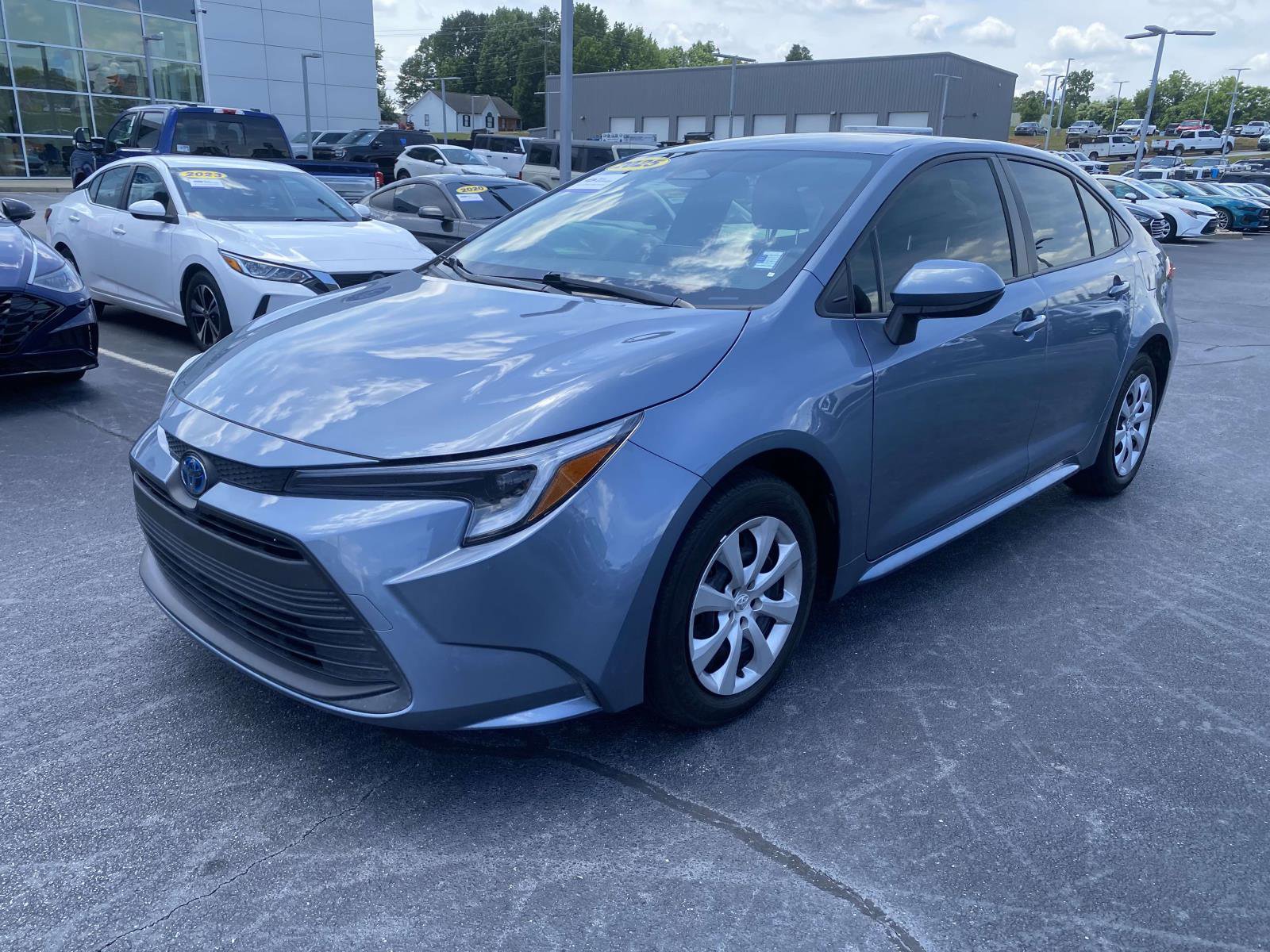 Used 2025 Toyota Corolla LE FWD image 3