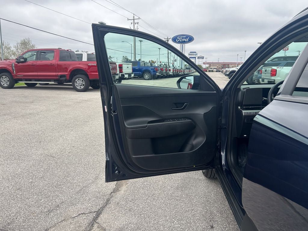 Used 2025 Hyundai Kona SEL FWD image 12