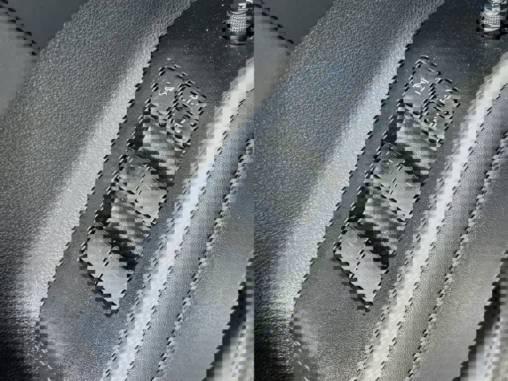 Used 2020 Toyota Highlander XLE image 29