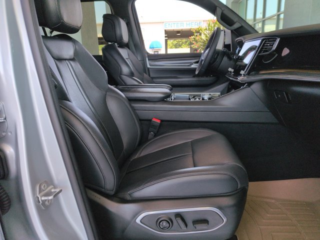 Used 2022 Jeep Wagoneer Series III w/ Premium Group I AWD/4WD image 35