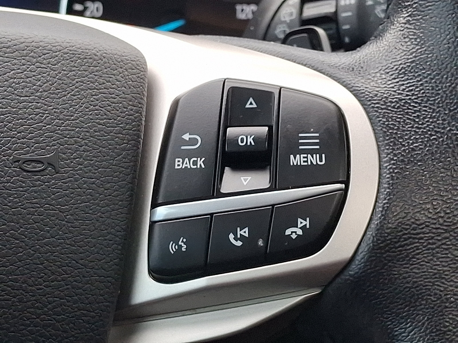 Certified 2020 Ford Explorer XLT w/ Equipment Group 202A AWD/4WD image 24