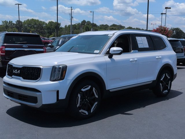 Used 2024 Kia Telluride EX w/ EX Captain's Chair Package FWD image 8
