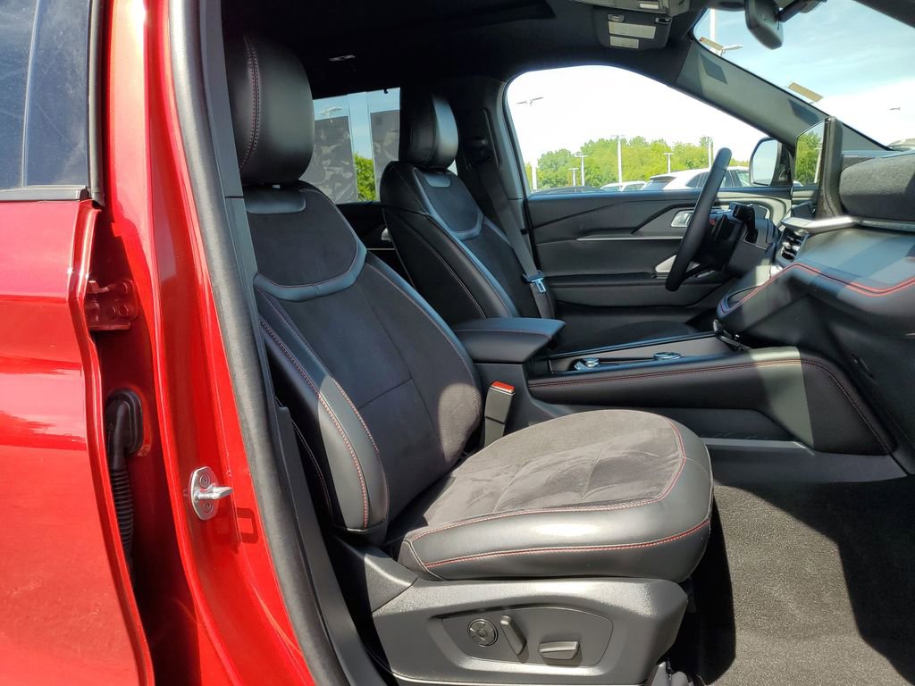 Certified 2025 Ford Explorer ST AWD/4WD image 17