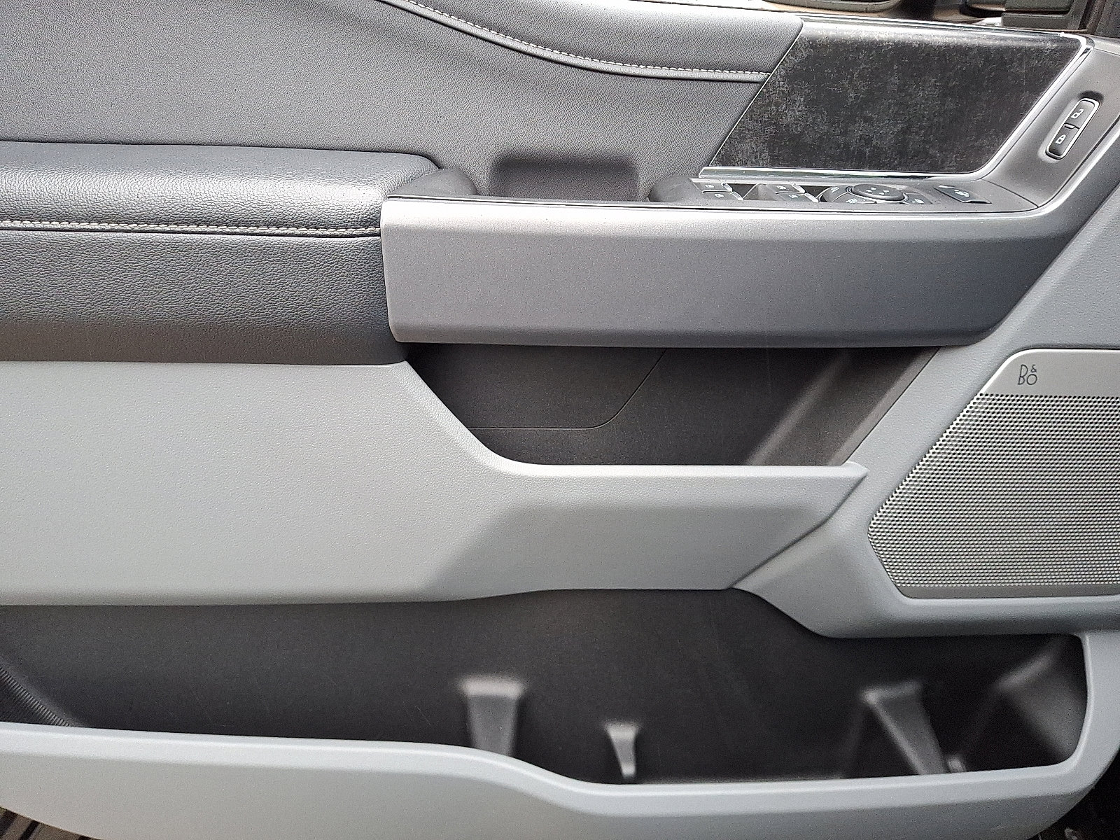 Certified 2023 Ford F250 XLT w/ Black Appearance Package image 15