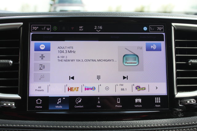 Used 2024 Chrysler Pacifica Limited FWD image 36