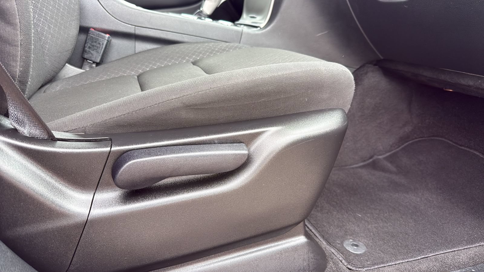 Used 2021 Jeep Grand Cherokee Laredo RWD image 24