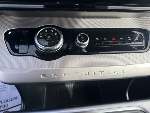 Certified 2025 Ford Expedition Active image 16
