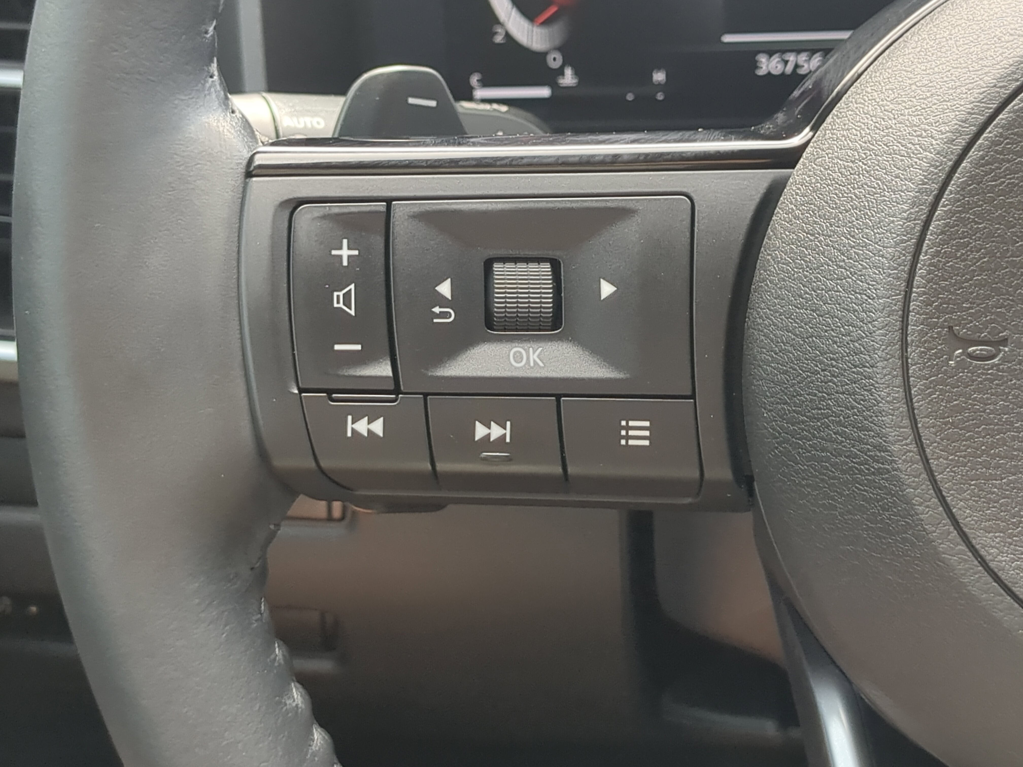 Used 2023 Nissan Rogue Platinum w/ Platinum Premium Package AWD/4WD image 23