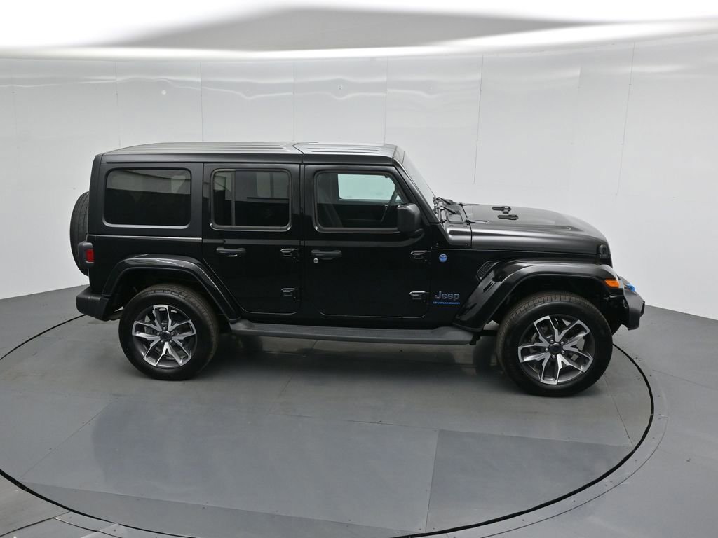 Used 2024 Jeep Wrangler Unlimited image 11