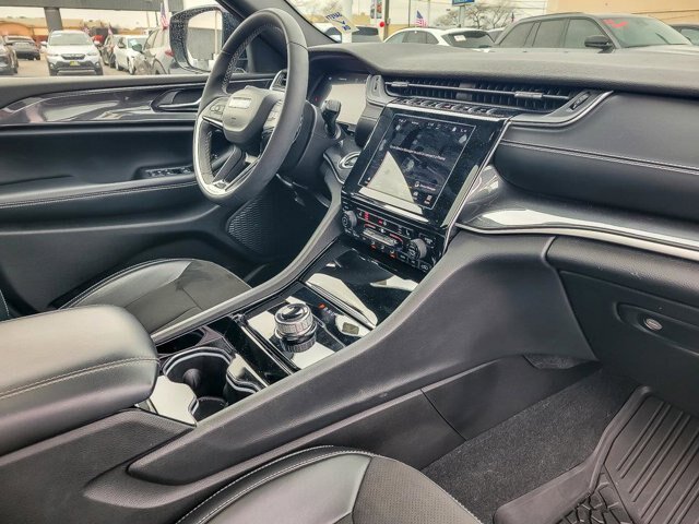 Used 2023 Jeep Grand Cherokee Altitude AWD/4WD image 28