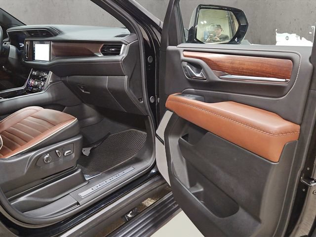 Used 2024 GMC Yukon XL Denali Ultimate AWD/4WD image 19