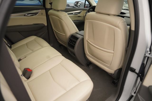 Used 2018 Cadillac XT5 Luxury w/ Driver Awareness Package FWD image 15