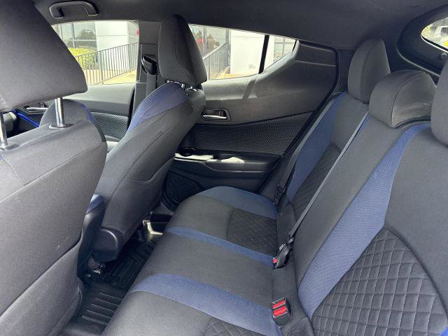 Used 2022 Toyota C-HR XLE FWD image 10
