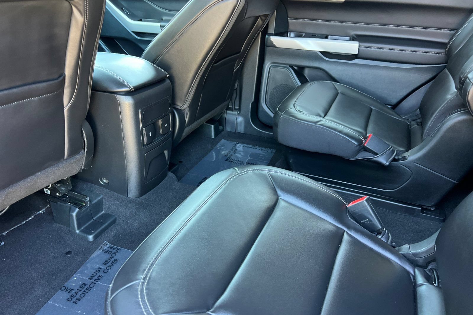 Certified 2023 Ford Explorer XLT w/ Equipment Group 202A AWD/4WD image 14