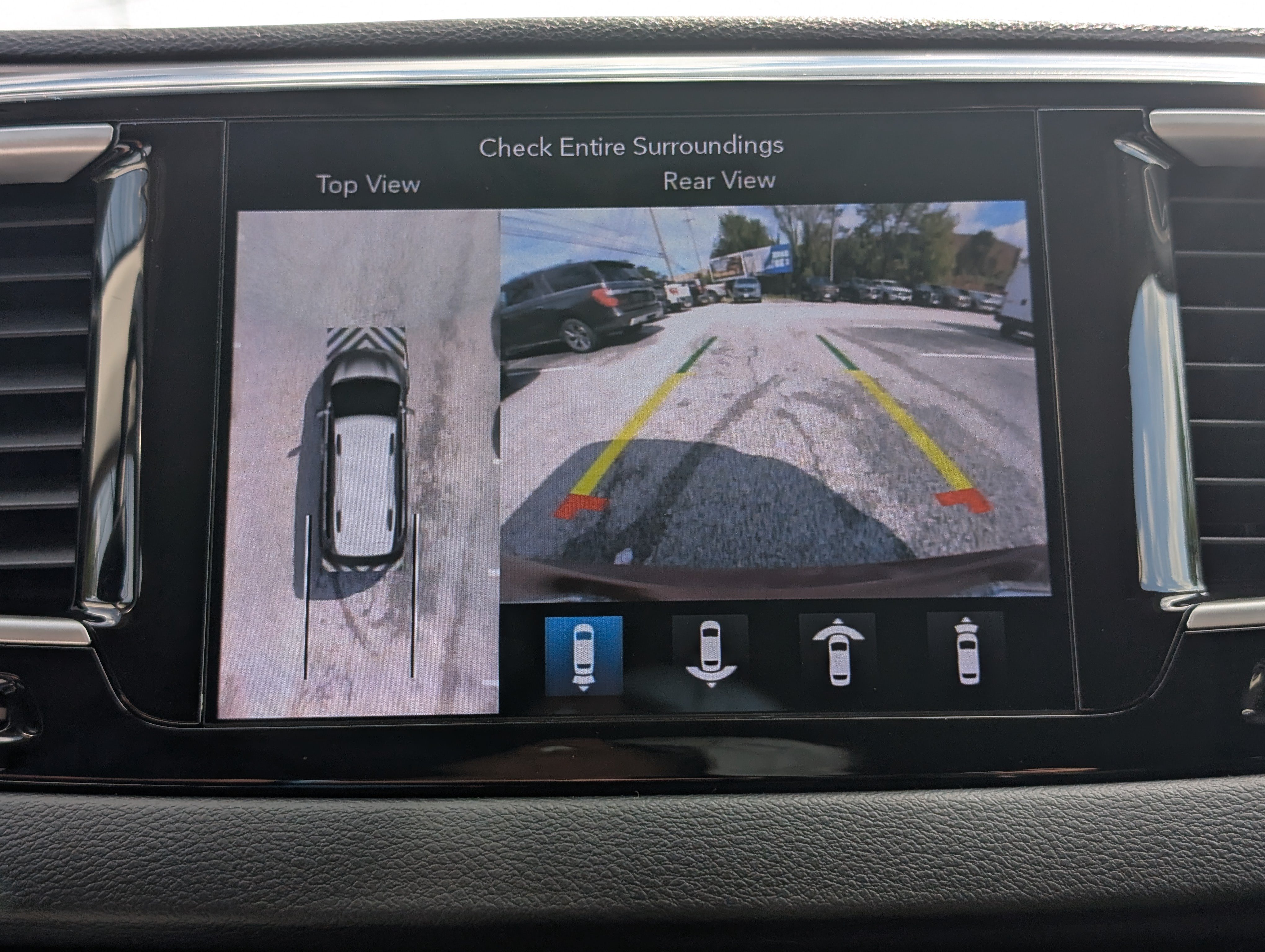 Used 2019 Chrysler Pacifica Touring Plus w/ Advanced Safetytec Group FWD image 34