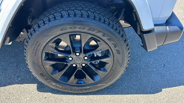 Used 2024 Jeep Wrangler Unlimited Sahara AWD/4WD image 6